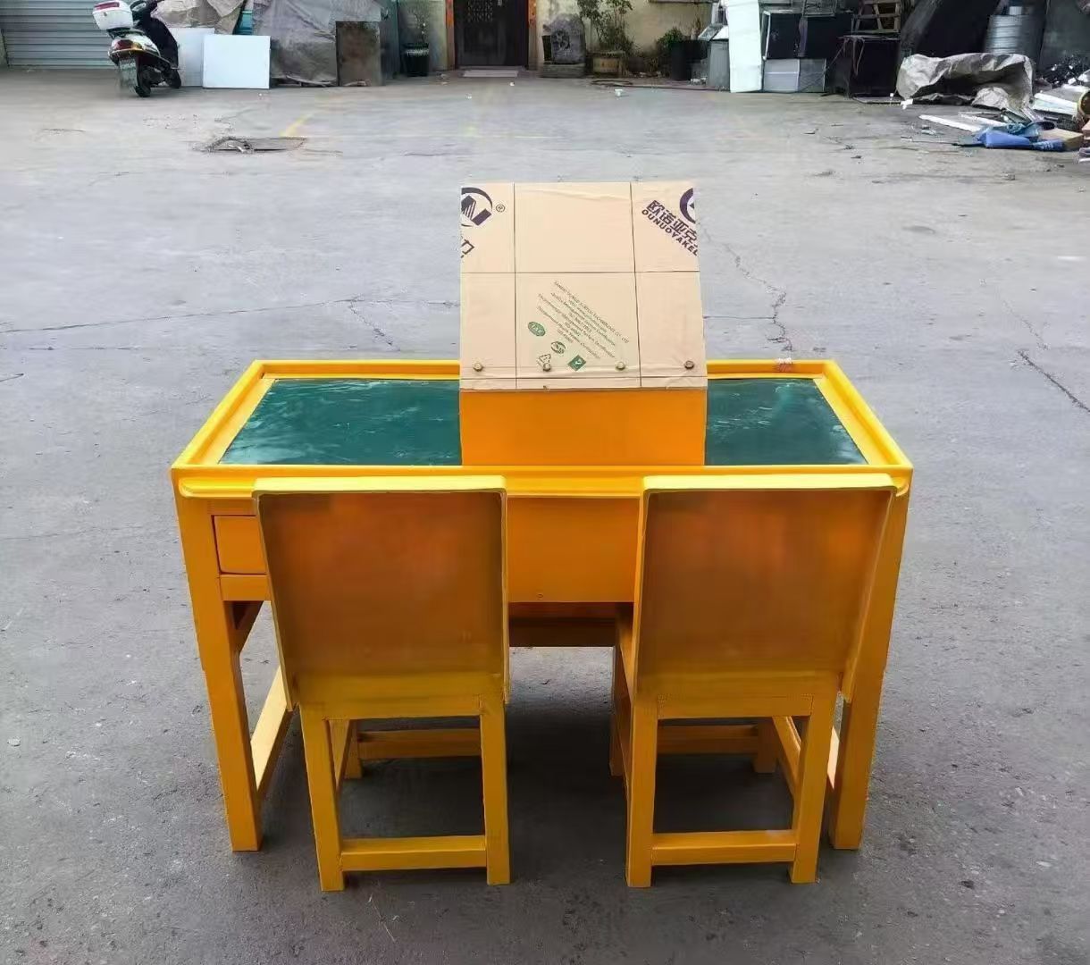 刚察防静电导通桌井下煤矿火工品发放桌：危险品流转的安全守护者
